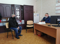 В Камышине на прокурорском приеме в ЦГБ говорили о невозможности попасть к терапевту, покупке лекарств за счет больных и платных анализах