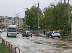 Камышане называют коллапсом аварийную реку воды, разлившуюся 20 апреля в 6-м микрорайоне