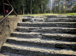 Будем бороться в суде, чтобы у бесхозной уличной лестницы нашелся хозяин, и мы бы не рисковали сломать на ней ноги, - камышане