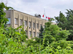 В Камышине прокурор Михаил Андреев через суд заставляет главу Станислава Зинченко осветить отдаленный переулок города