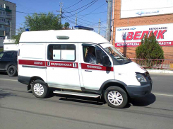 Под Камышином водитель «Приоры» в полночь не смог повернуть в сторону хутора Торповка и улетел в кювет