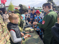 На площади Павших борцов в Камышине открывается выставка военных машин и вооружений