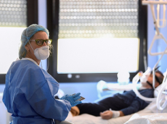 В Камышине ищут кровь для переливания заболевшему коронавирусом врачу - речь идет о жизни и смерти