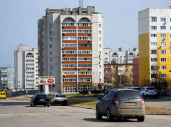 В Камышине решили прививать горожан от коронавируса во дворах?