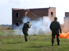 На полигоне в Волгоградской области мобилизованные постигают трудную науку современного боя (ВИДЕО)