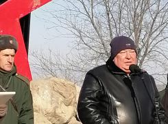 Имена рядовых на плитах, и им всего девятнадцать: в Камышине горожане 15 февраля пришли поклониться памяти «афганцев», погибших на далекой войне