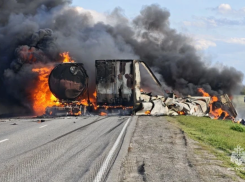 Появились кадры страшной аварии на федеральной трассе недалеко от границы Камышинского района