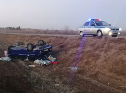 На дороге Камышин – Волгоград водители «шестёрок» улетают в кювет: двое в больнице