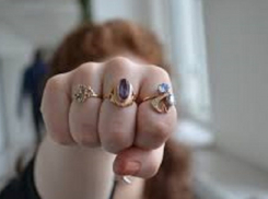 Даму, угрожавшую Камышинскому городскому суду бомбой, отправили образумиться в колонию на 9 месяцев