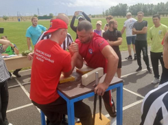 Силач и силачка из Камышинского района круто показали себя в региональном спортивном марафоне