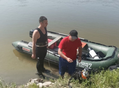 В Волгоградской области из воды подняли тело 21-летнего парня