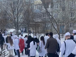 В камышинских пабликах обсуждается версия эвакуации учащихся из медицинского колледжа на 3-м городке, официальных комментариев нет