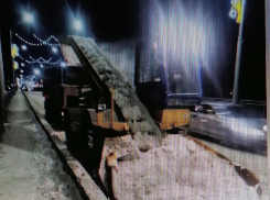 В Камышине службы благоустройства отчитались, что очищают дороги от снега круглосуточно