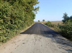 В селе умет Камышинского района отремонтировали дорогу по улице Ленина от моста через Иловлю