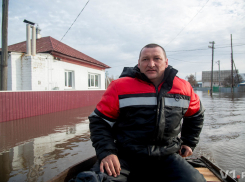 В Волгоградской области из-за паводка тонет Кумылженский район: люди плавают по селу на лодках