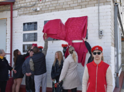 В глубинке Камышинского района открыли сразу четыре мемориальные доски в память о выпускниках школы - героях СВО