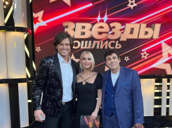 Волгоградский певец Прохор Шаляпин запечатлелся с неожиданно кудрявым, а не лысым Иосифом Пригожиным