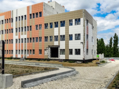 В Камышине до второго срока сдачи поликлиники на улице Советской остается меньше полутора месяцев