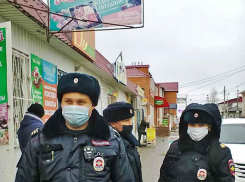 В Камышине у патрулей, работающих с «безмасочниками», пока дел хватает