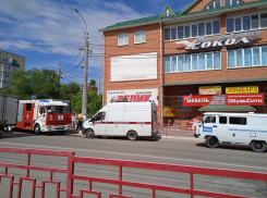 В Камышине напротив центрального рынка эвакуировали торговый центр 