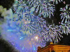 Над Камышином прогремел салют в честь юбилея Алексея Маресьева (ВИДЕО)