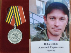 Медаль «За храбрость» торжественно передали родным погибшего героя