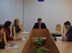 В администрации Камышина собралась засекреченная для журналистов независимых каналов комиссия