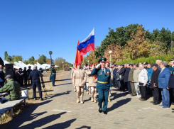 В Камышине митингом, торжественным прохождением, большим сбором выпускников отметили день рождения бывшего Камышинского высшего военного училища