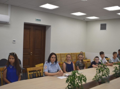 Юным камышанам стали вручать паспорта в Маресьевском центре