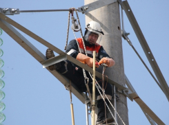 Камышинские межрайонные электросети на сегодня оставляют без электричества десятки многоквартирных и частных домов