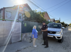 В Камышине полицейские проводили с горожанами противопожарный инструктаж «на дому»