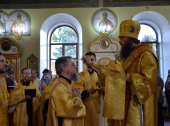 Митрополит Волгоградский и Камышинский Феодор совершил Всенощное бдение в Никольском кафедральном соборе Камышина