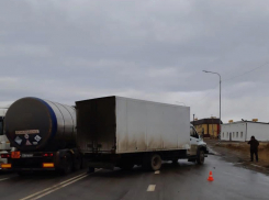 Под Камышином грузовик насмерть сбил молодого мужчину