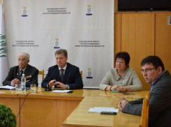 В Камышине совет ветеранов собрался при Станиславе Зинченко и сделал вид, что просьб родственников погибших на Донбассе об аллее на кладбище не слышит