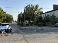 В городе Петров Вал Камышинского района увезли к хирургам после ДТП молодого парня, севшего за руль без прав