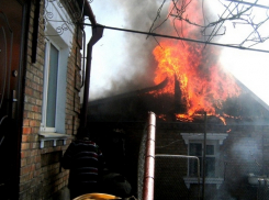 Из-за неосторожного обращения с огнем в Камышинском районе едва не сгорела кухня
