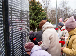 «Пусть наша память и наши молитвы станут свидетельством их бессмертия»: камышан зовут 24 февраля поклониться памяти бойцов, погибших в СВО