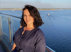 «Дядя Вова, мы с тобой!»: в Чите в День Победы неожиданно прозвучала песня экс-депутата камышан в Госдуме Анны Кувычко