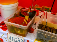 Приходит весна - в Камышине подешевели соленые огурцы и арбузы