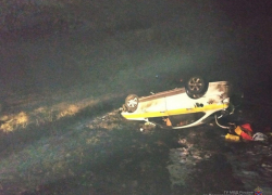 На ночной московской трассе водитель "загнал" "Ниссан" в кювет, а пассажирку - к хирургам