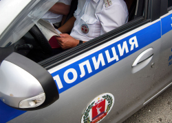 Пенсионерка не только перечислила деньги мошеннику миллионами, но еще и отдала пачками наличные в руки лжекурьеру