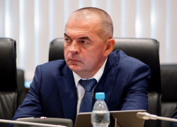 Должен ли депутат Облдумы Дмитрий Крикунов позаботиться об изуродованном памятнике Ленину в Камышине?