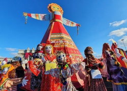 В Камышине решено гулять на Масленицу с разносолами, столбом, хоккейными метлами и "поиском пропавших блинов" (программа праздника)