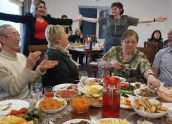 Горожане запечатлели банкет в муниципальной структуре Камышина и интересуются, за чей он счет?