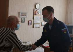 Камышинские десантники поздравили ветеранов Великой Отечественной войны в День защитника Отечества