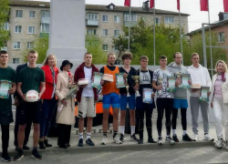 В Камышине лучшими легкоатлетами в эстафете памяти Николая Маслова стала команда школы №18