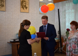 Станислав Зинченко награждает врачей перед Днем медика, а денег к грамотам почему не прикладывает? - камышанка