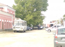 В Камышине у мобилизационного пункта, открытого в спортшколе №1, пока выходных нет
