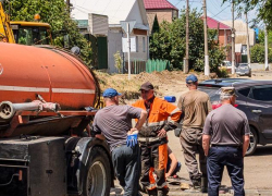 В Камышине на улице Советской у недостроенной поликлиники положили новый асфальт - эксклюзив в городе? (ВИДЕО)