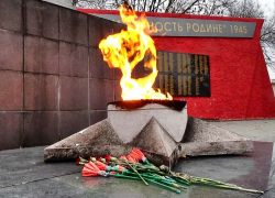 Администрация Камышина зовет горожан принять участие в возложениях цветов завтра, 23 февраля